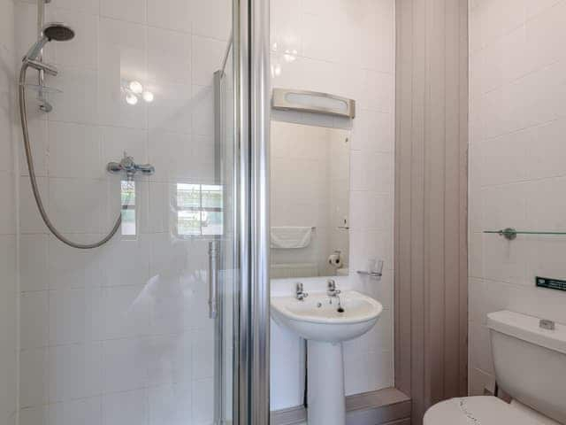 Shower room | Cottage 7 - Willow Lakes, Ashby cum Fenby