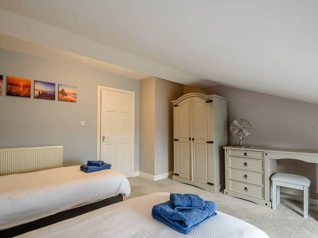 Twin bedroom | Cottage 8 - Willow Lakes, Ashby cum Fenby