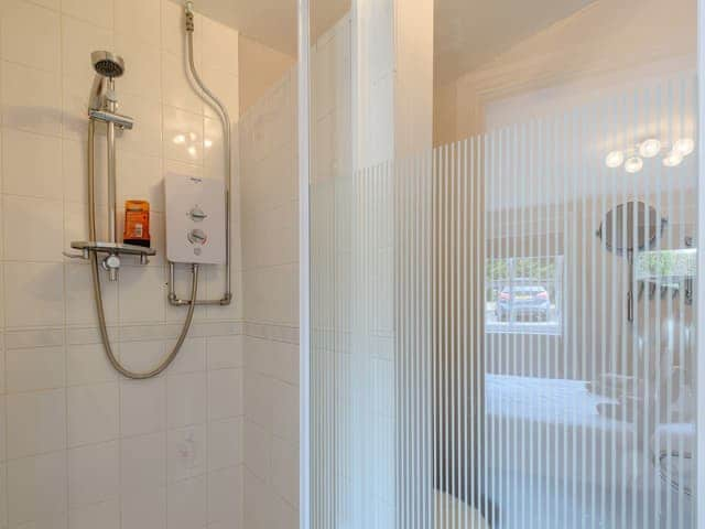 Shower room | Cottage 2 - Willow Lakes, Ashby cum Fenby