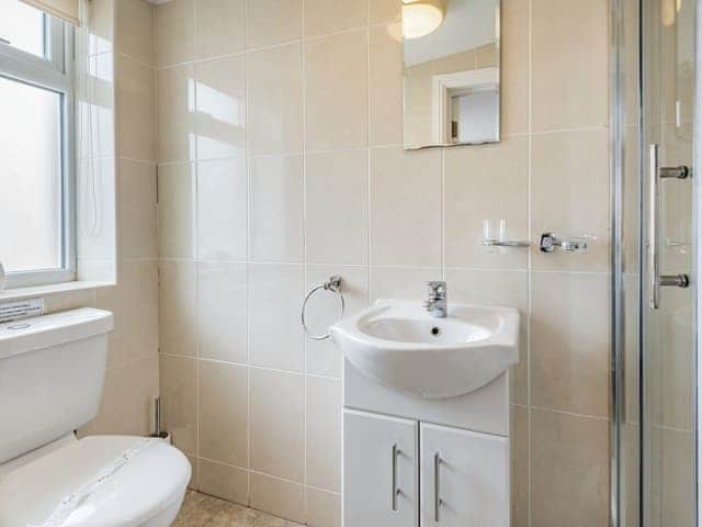 Shower room | Country View - Willow Lakes, Ashby cum Fenby