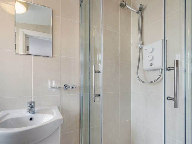 Shower room | Country View - Willow Lakes, Ashby cum Fenby