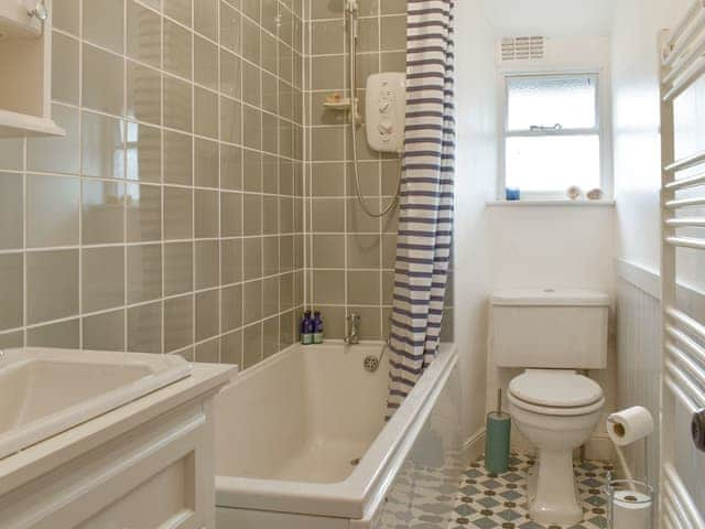 Bathroom | Campbell Cottage, Windermere