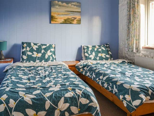 Twin bedroom | Hoxne House, Weybourne