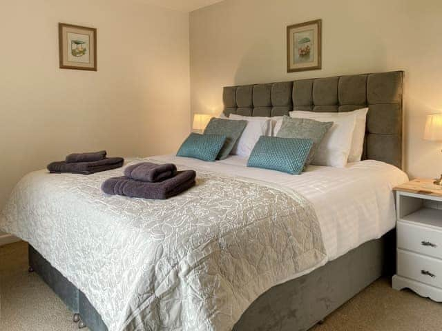 Bedroom set as double | Higher Trewithen/The Dairy - Higher Trewithen Holiday Cottages, Sithians