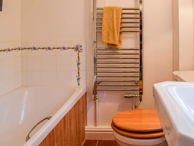 Bathroom | Meadow Cottage, Helhoughton, near Fakenham