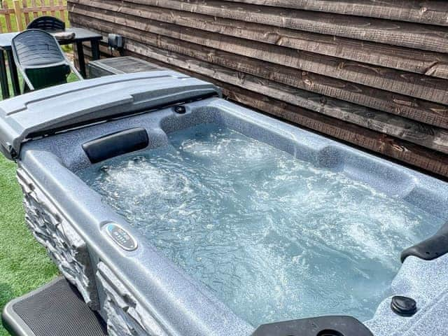 Hot tub | Windsong - Sea Dreams and Windsong, Theddlethorpe, near Mablethorpe