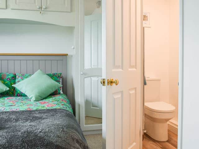 Double bedroom | Primrose Cottage, Little Rissington, near Bourton on the Water