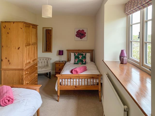 Twin bedroom | Hollywell Barn, Menheniot, near Liskeard