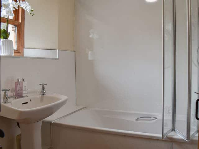 Bathroom | Beck Foot Cottage, Sedbergh