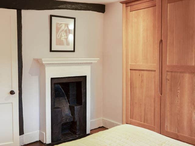 Double bedroom | 4 Priory Row - Priory Cottages, Coventry