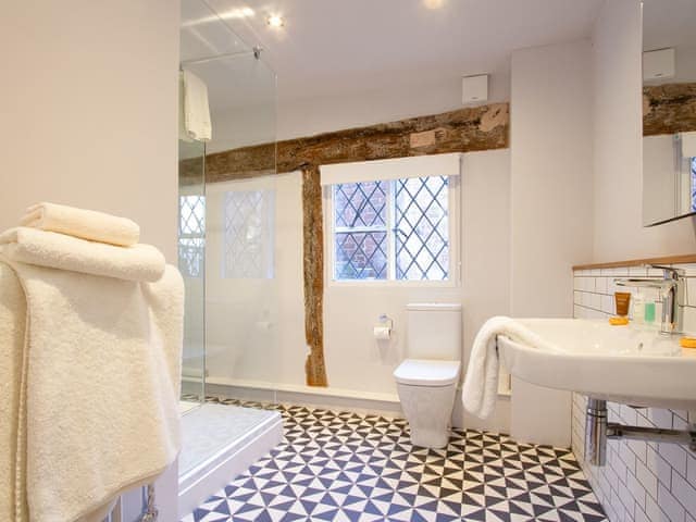 Bathroom | 4 Priory Row - Priory Cottages, Coventry