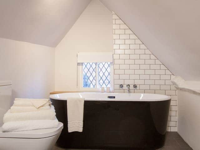 Bathroom | 4 Priory Row - Priory Cottages, Coventry