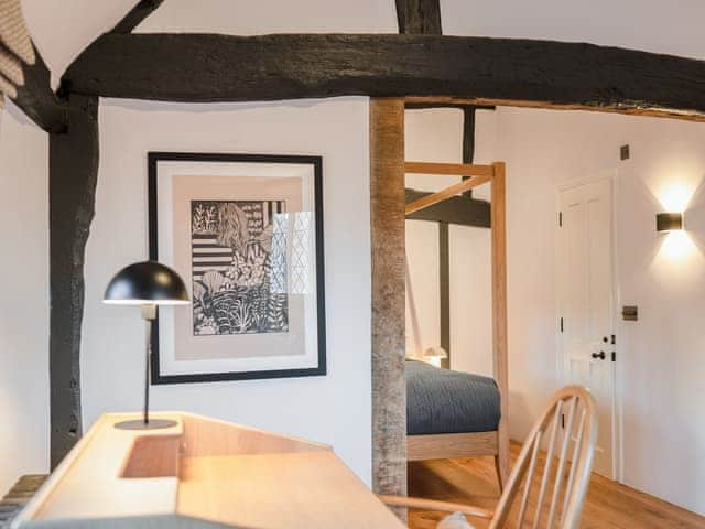 Four Poster bedroom | 6 Priory Row - Priory Cottages, Coventry