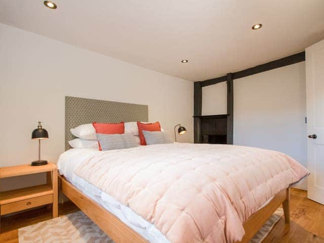 Double bedroom | 6 Priory Row - Priory Cottages, Coventry