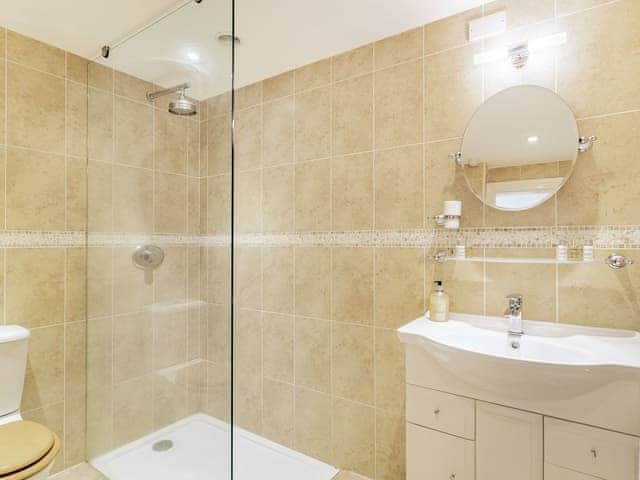 Shower room | Cedar Barn - Wash Farm Barns, Banham