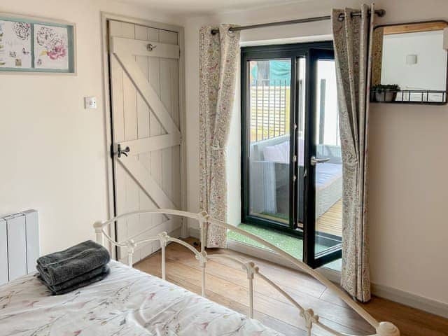 Double bedroom | Hop Cottage, Sellindge, near Folkestone