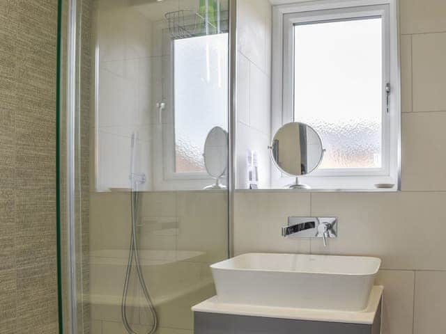 Shower room | Hawthorn Cottage, Brailsford