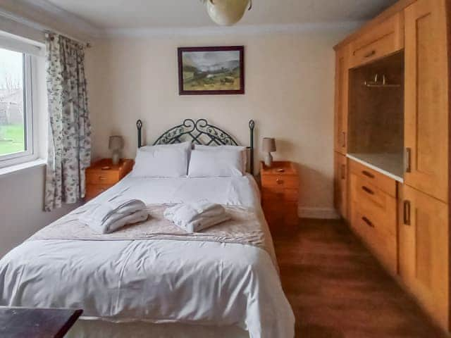 Double bedroom | ByewaysRailway Carriage, Selsey