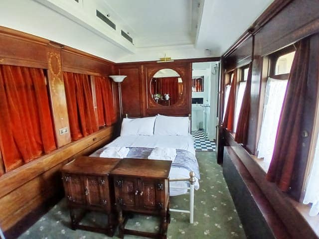 Double bedroom | ByewaysRailway Carriage, Selsey