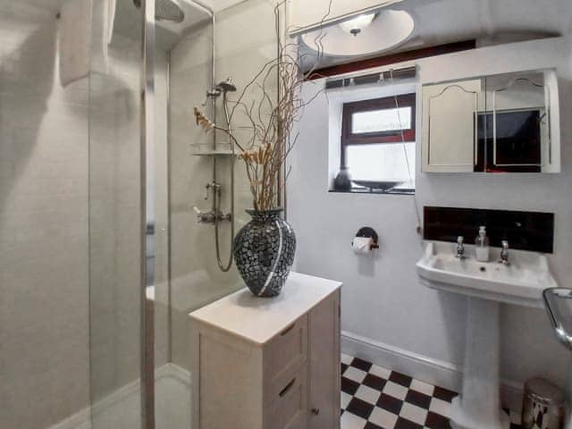 Shower room | ByewaysRailway Carriage, Selsey