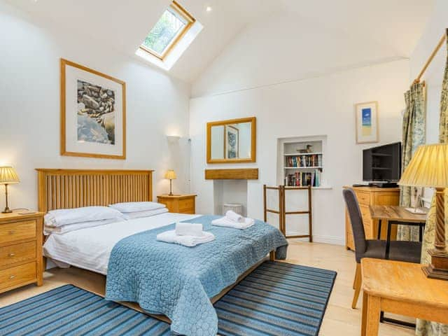 Master bedroom | Old Dairy, St Mawes