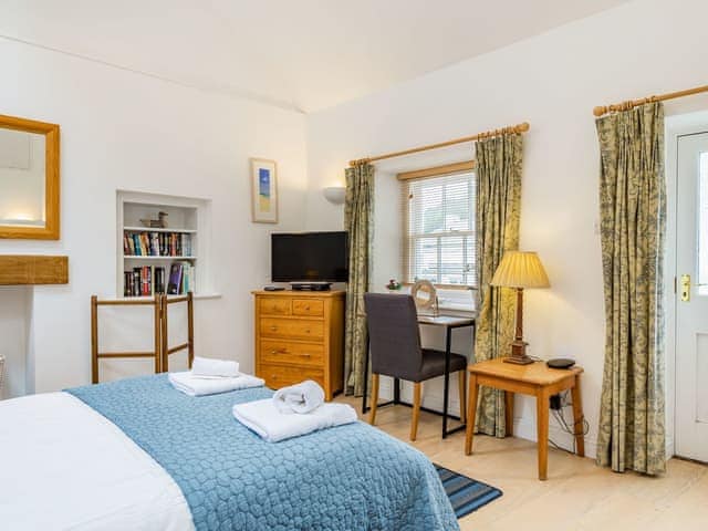 Master bedroom | Old Dairy, St Mawes