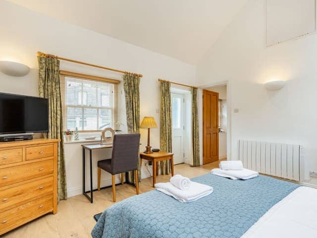 Master bedroom | Old Dairy, St Mawes