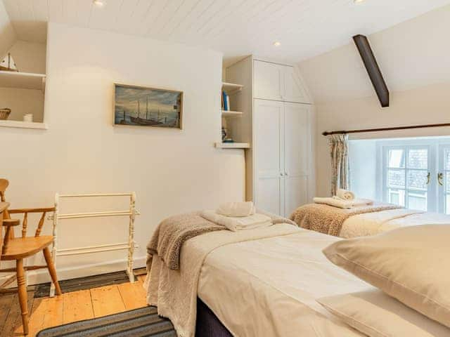 Twin bedroom | Old Dairy, St Mawes