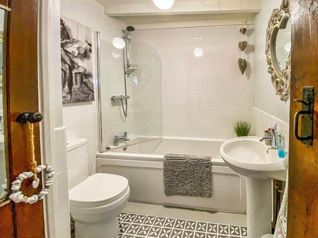 Bathroom | Wilne Cottage, Shardlow