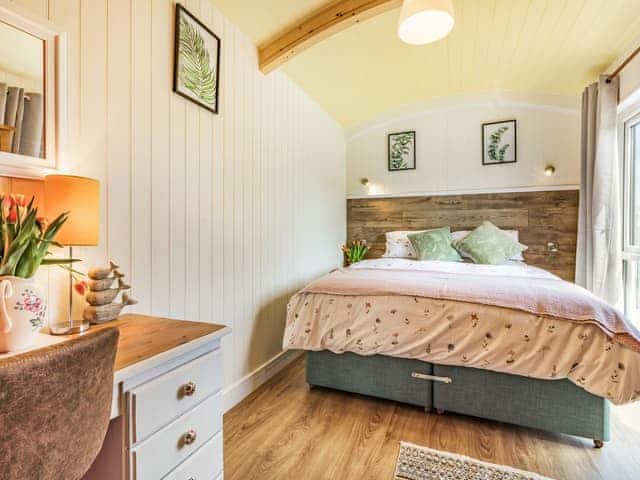 Double bedroom | Goosedown Lodge - Ponsford Ponds, Knowle, near Cullompton