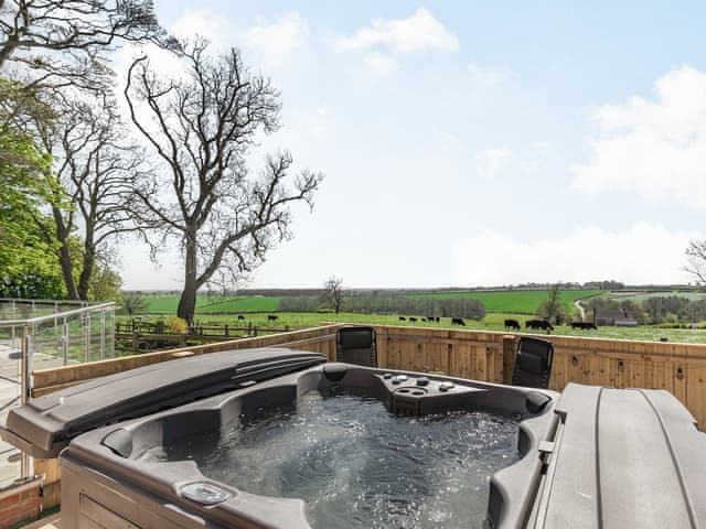 Hot tub | Lizzie&rsquo;s Cottage, Fordington