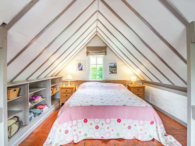 Double bedroom | Roo Cottage, Barns Green