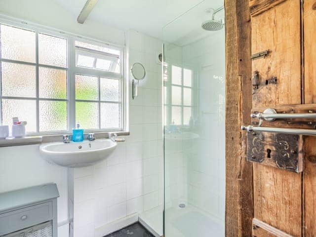 Shower room | Roo Cottage, Barns Green