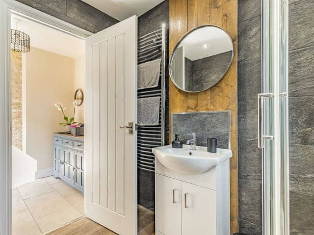 Bathroom | Spa Cottage, Bakewell