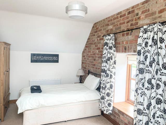 Twin bedroom | The Mill House - Meals Farm Cottages, North Somercotes, Mabelthorpe