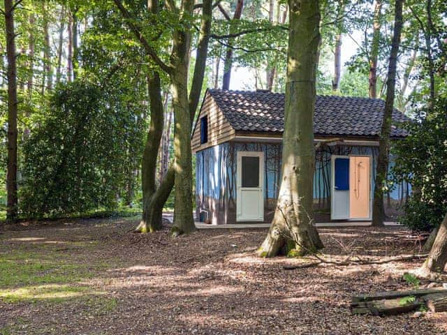 Honeysuckle Hut - Rosslyn Glamping, Melton Constable