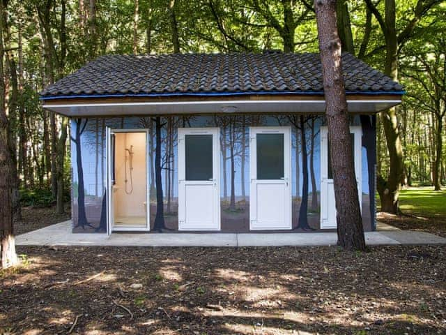 Honeysuckle Hut - Rosslyn Glamping, Melton Constable