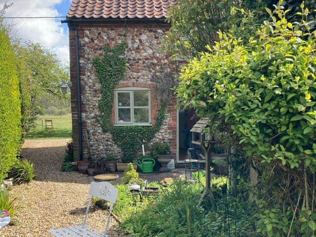 Exterior | Meadow Cottage, Helhoughton, near Fakenham