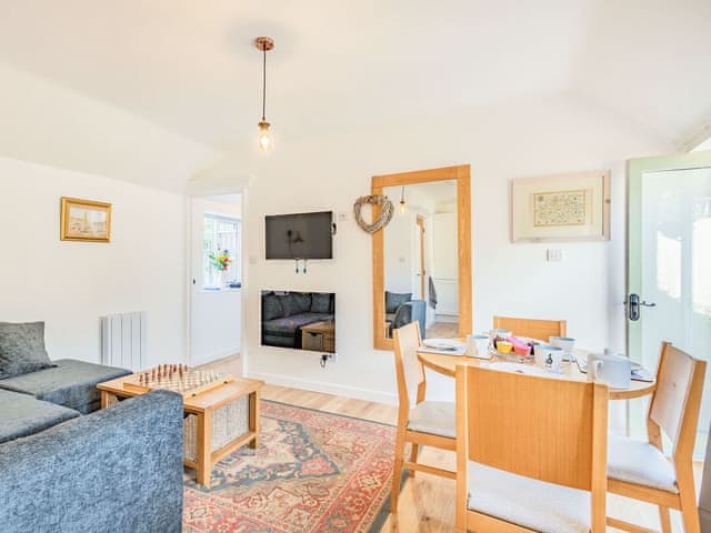 Living room/dining room | Lucky Duck Cottage, Coltishall