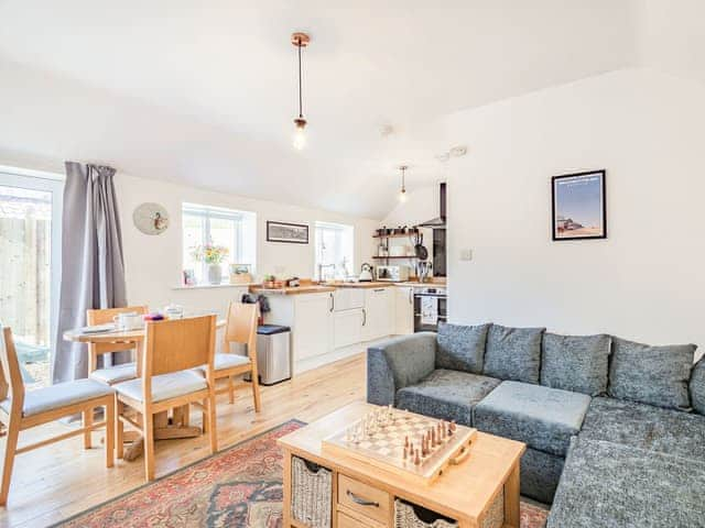 Living room/dining room | Lucky Duck Cottage, Coltishall