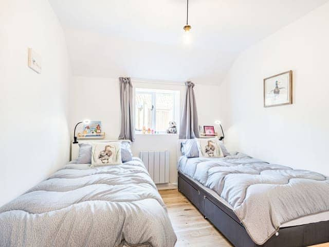 Twin bedroom | Lucky Duck Cottage, Coltishall