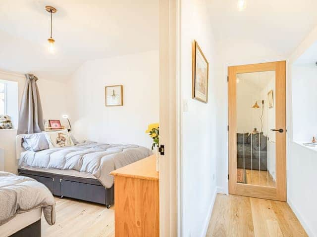 Twin bedroom | Lucky Duck Cottage, Coltishall