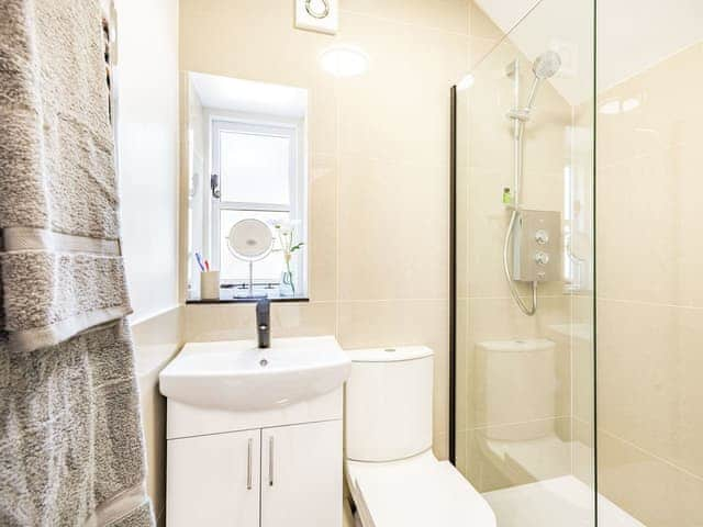 Shower room | Lucky Duck Cottage, Coltishall