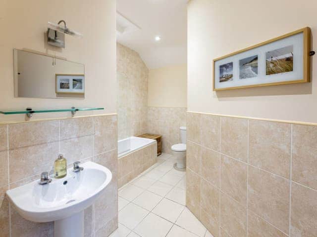 Bathroom | Cobbler&rsquo;s Cottage - Correction House Lane Cottages, Alnwick