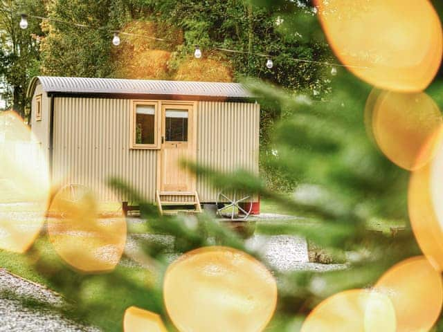 Samlesbury Hall Huts - Samlesbury Hall Glamping, Preston