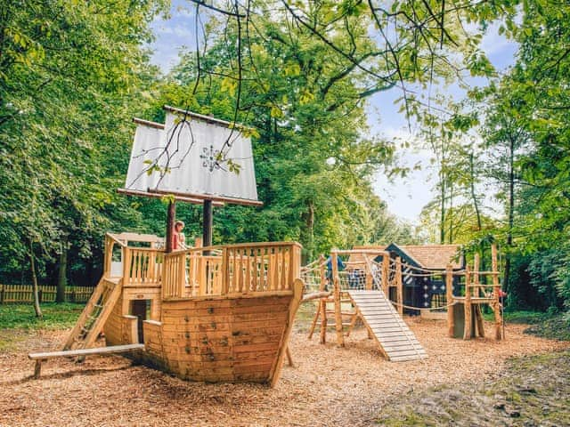 Samlesbury Hall Huts - Samlesbury Hall Glamping, Preston