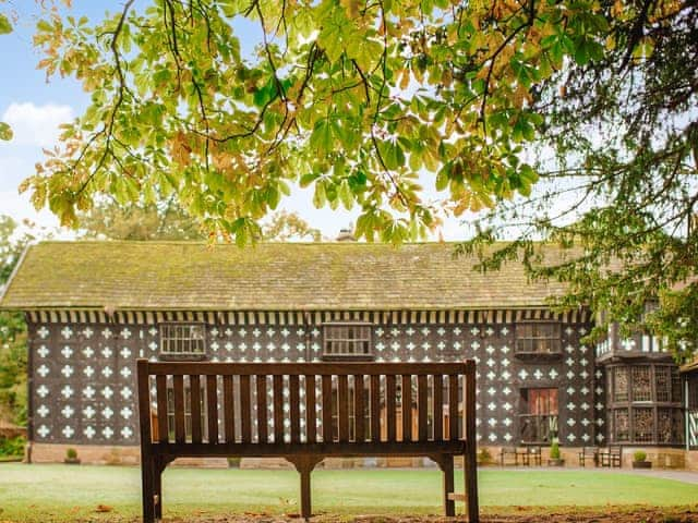 Samlesbury Hall Huts - Samlesbury Hall Glamping, Preston