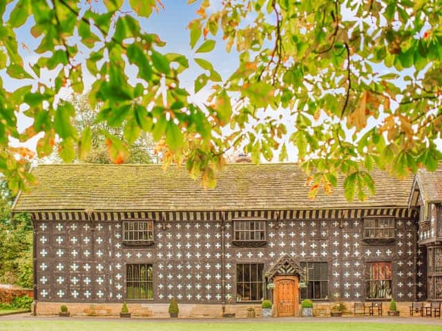 Samlesbury Hall Huts - Samlesbury Hall Glamping, Preston