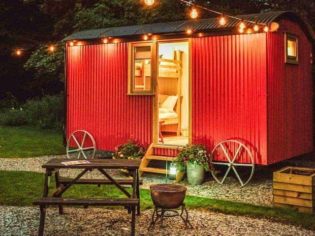 Samlesbury Hall Huts - Samlesbury Hall Glamping, Preston