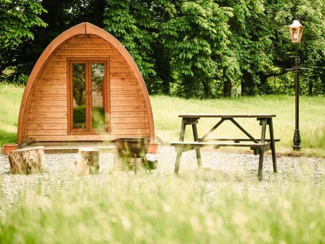 Samlesbury Hall Huts - Samlesbury Hall Glamping, Preston